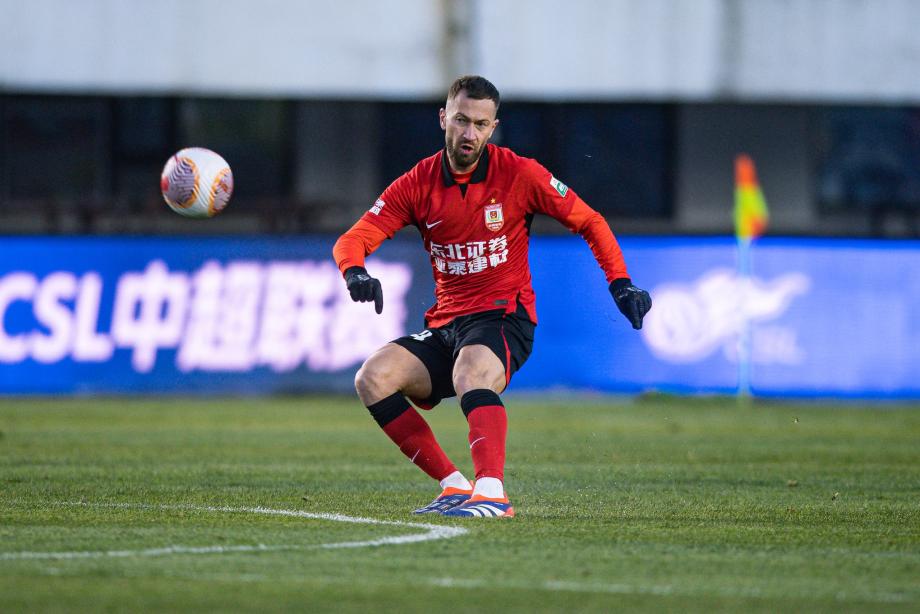 中超-贝里奇梅开二度 亚泰4-0西海岸赢下保级关键战