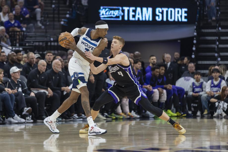 爱德华兹32+7罚球准绝杀 森林狼客场险胜国王