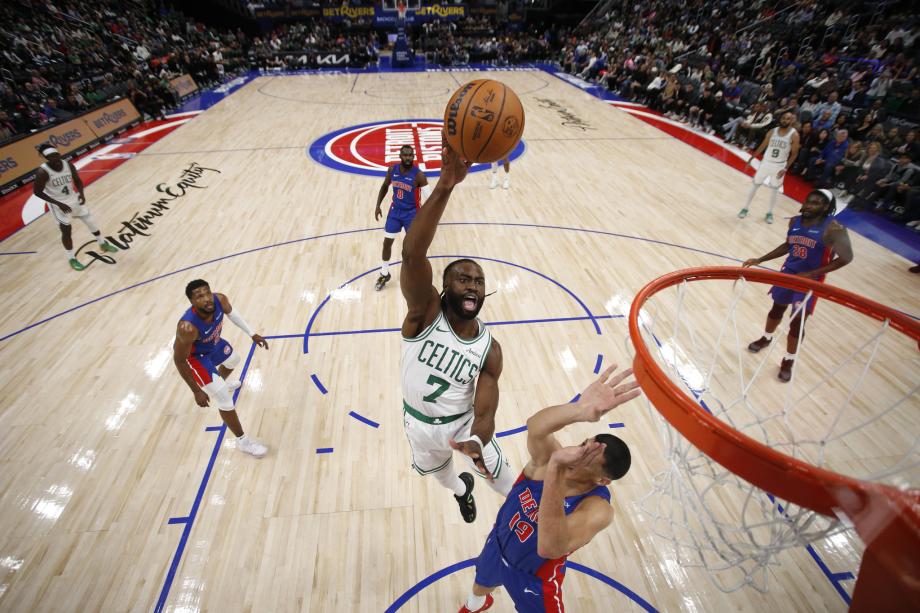 塔图姆37分布朗24+10 绿军险胜活塞开季三连胜