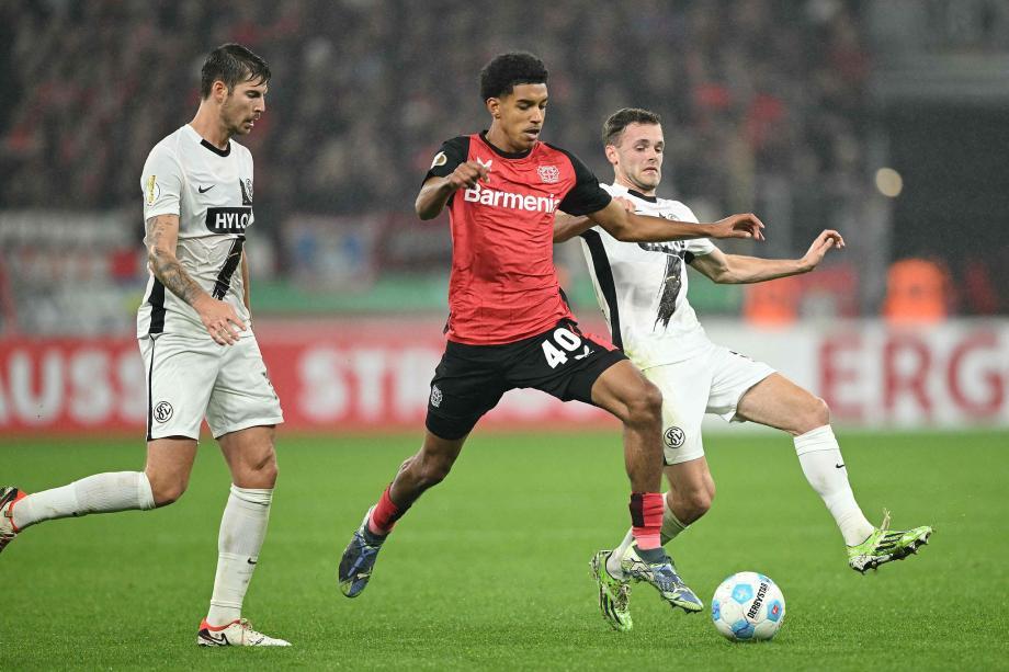 德国杯-希克双响阿莱克斯世界波 勒沃库森3-0晋级