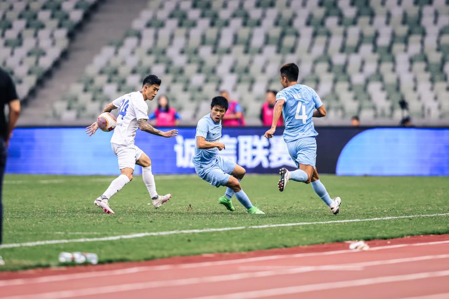 卡尔采夫世界波 深圳新鹏城2-1南通支云成功保级