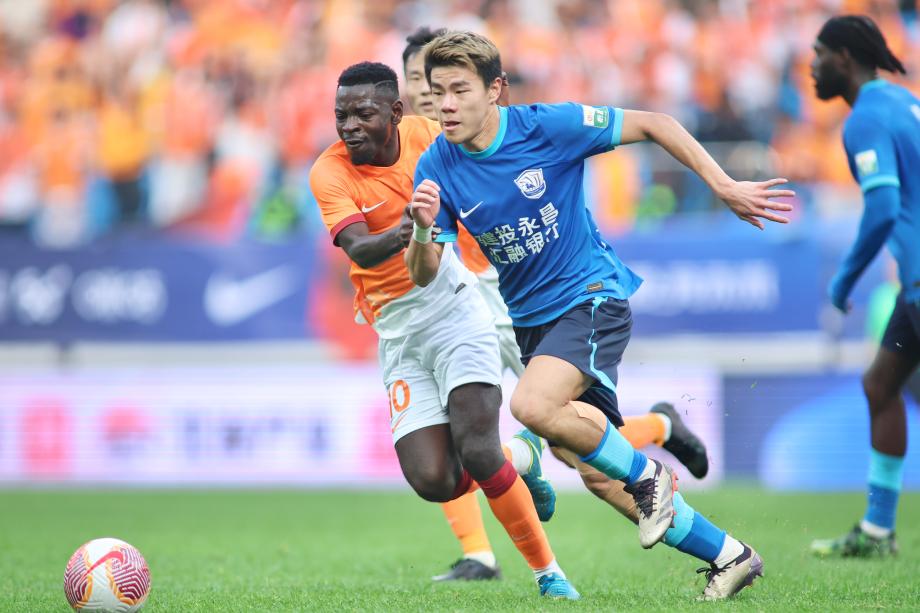 王鹏送点萨里奇点射 海牛1-0沧州雄狮携手保级