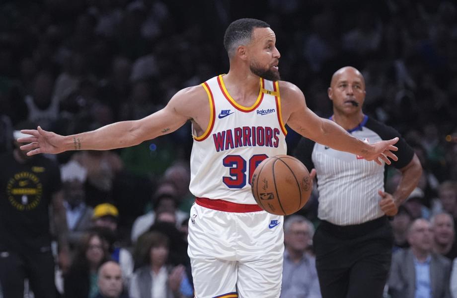 库里总分里程碑塔图姆32分 勇士擒绿军豪取五连胜