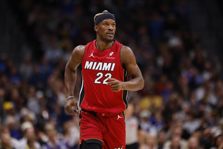 希罗24+11巴特勒伤退 约基奇三双掘金灭热火