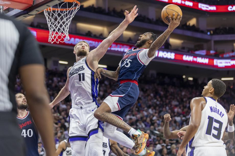 鲍威尔31+12哈登22+8 快船险胜国王