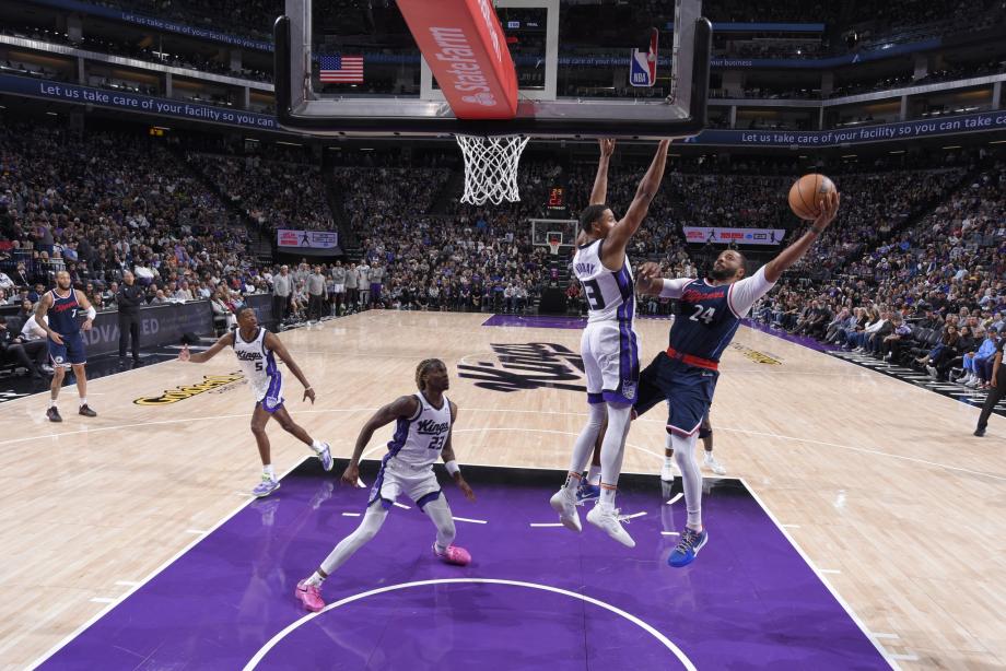 鲍威尔31+12哈登22+8 快船险胜国王