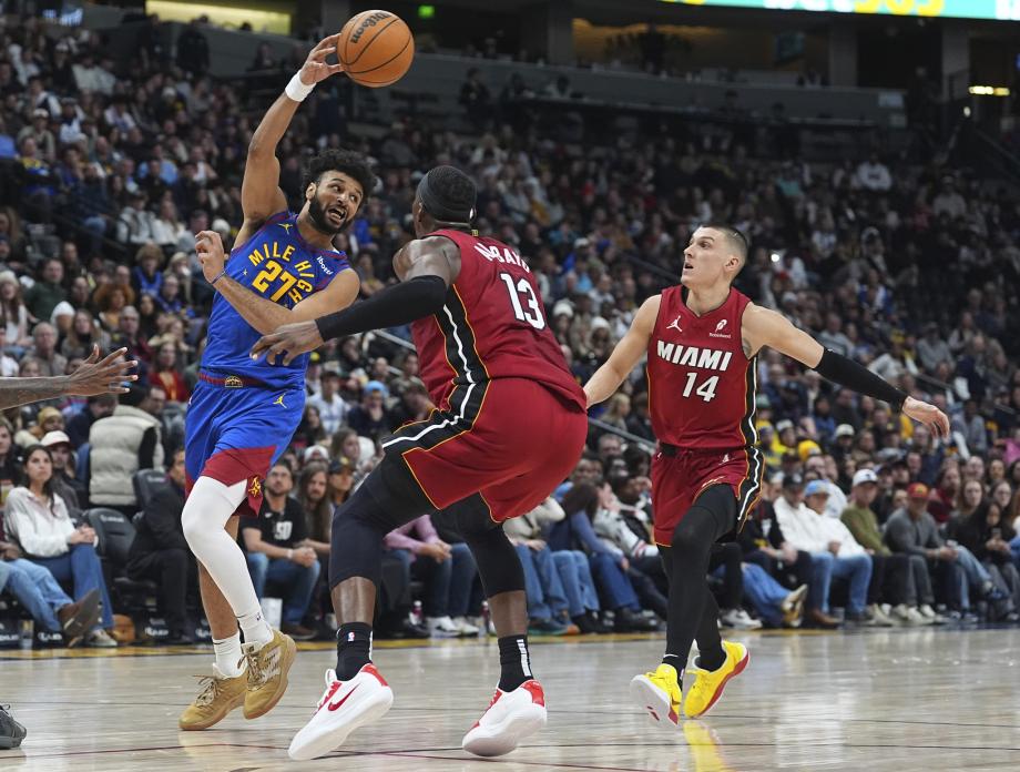 希罗24+11巴特勒伤退 约基奇三双掘金灭热火