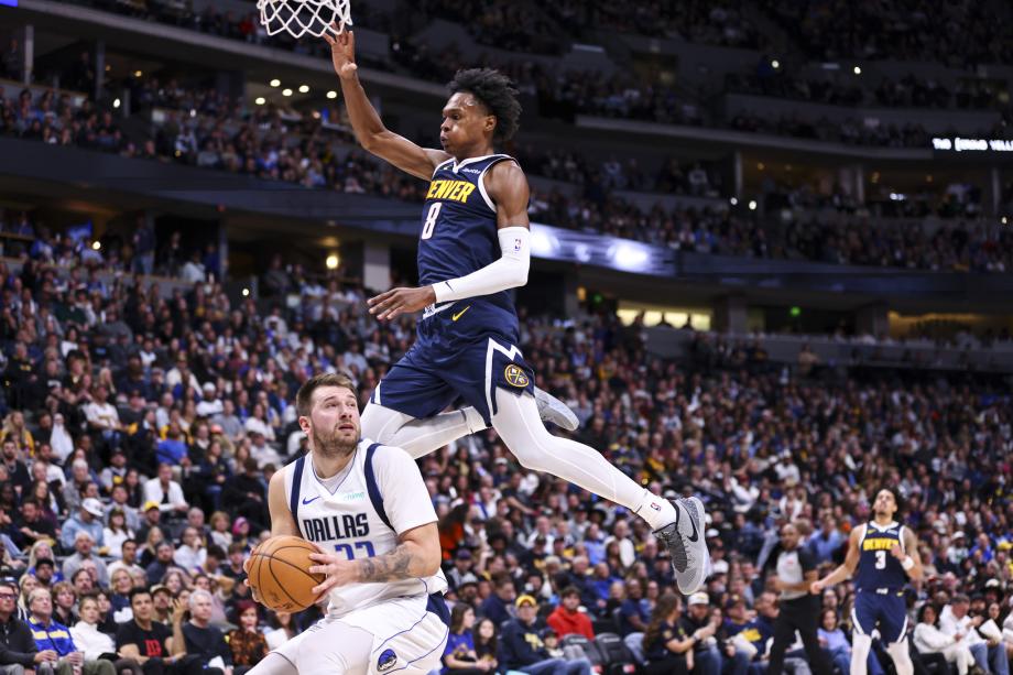 欧文43分约基奇37+18+15 掘金险胜独行侠