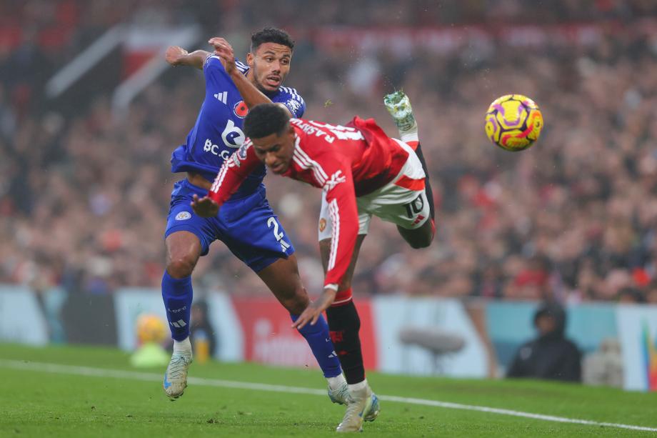 英超-B费传射建功 曼联主场三球完胜莱斯特城