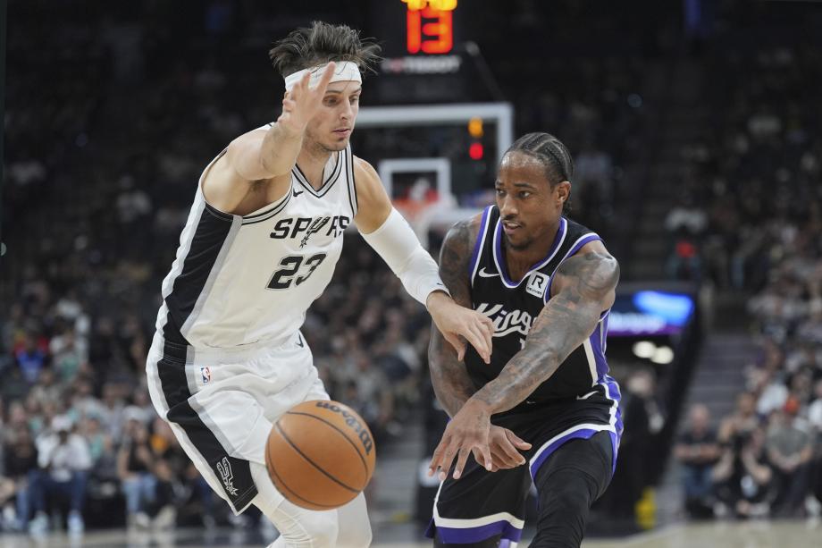 文班亚马34+14小萨23+11 马刺主场大胜国王