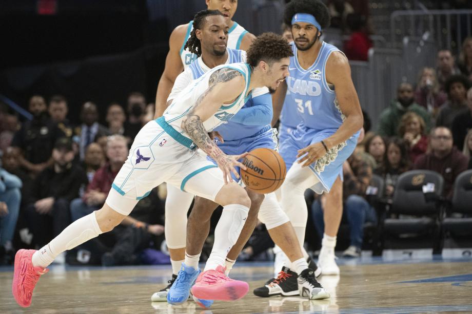 开局15连胜历史第二长 骑士4人20+大胜黄蜂