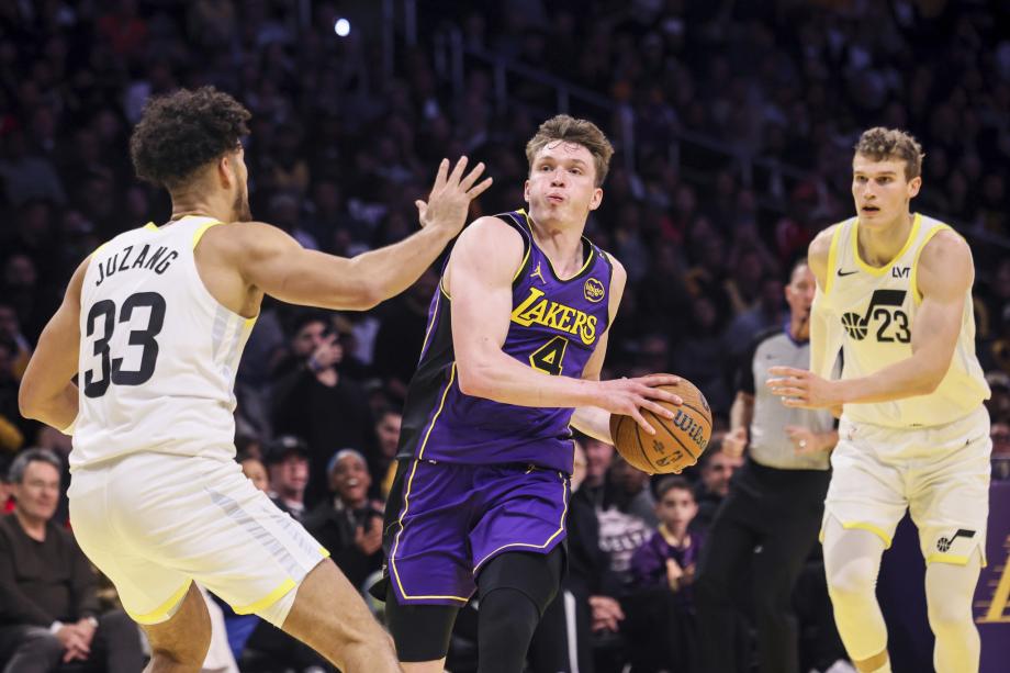 詹姆斯26分12助克内克特37分 湖人力克爵士