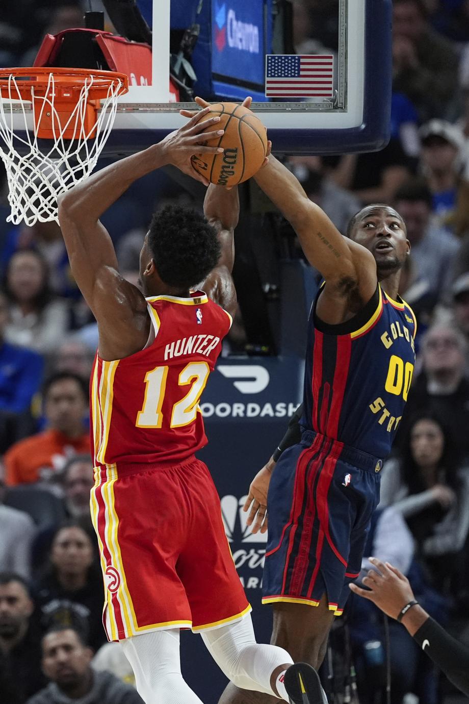 库里高效23+8维金斯27分 勇士6人上双轻取老鹰