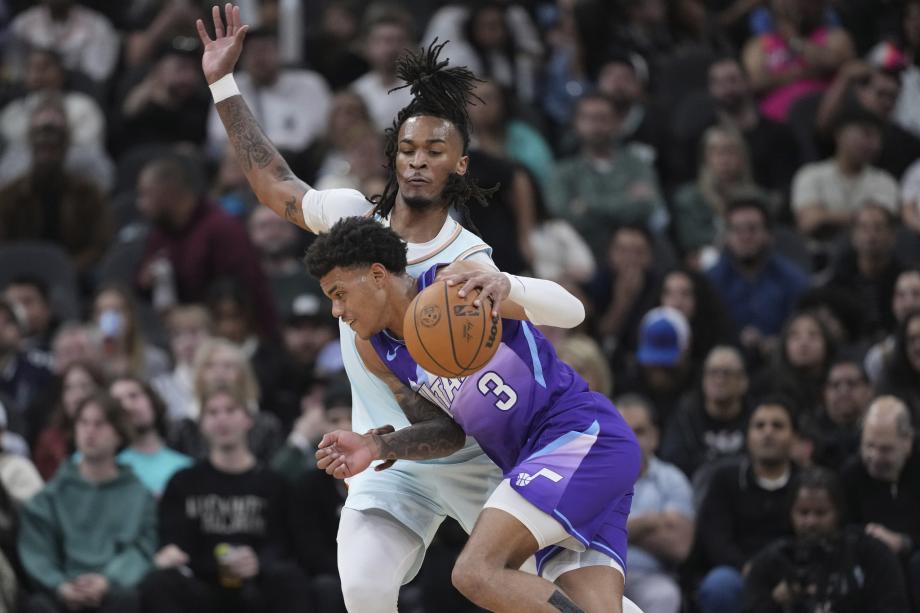 保罗两双马尔卡宁27分 文班缺阵马刺胜爵士