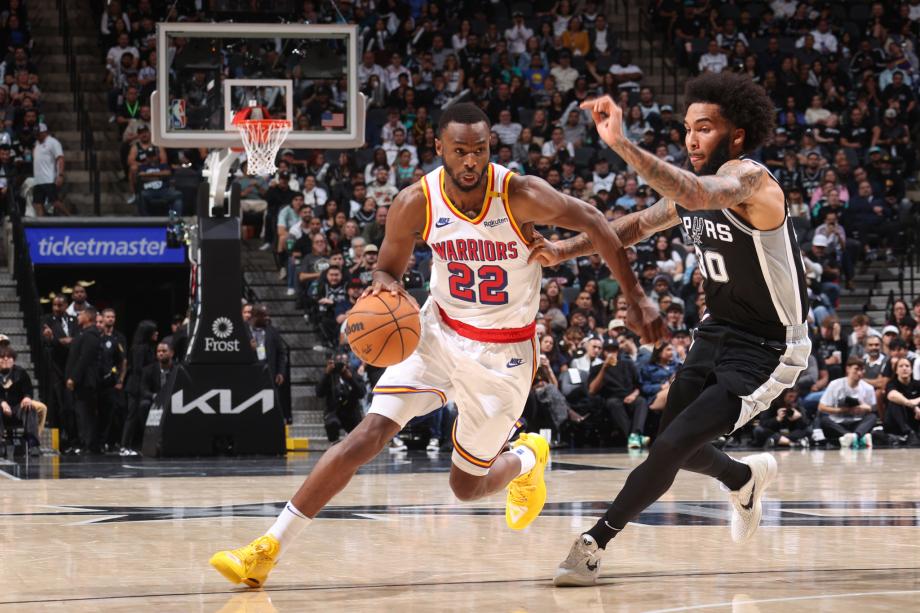 文班25+7+9库里14+7 马刺17分逆转勇士