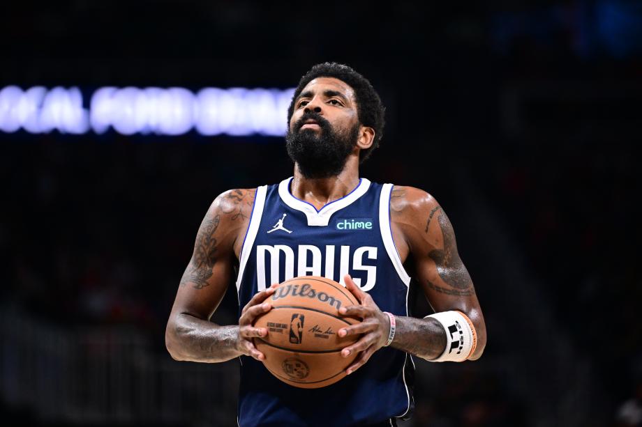 欧文32+7特雷-杨18+16 独行侠客场战胜老鹰