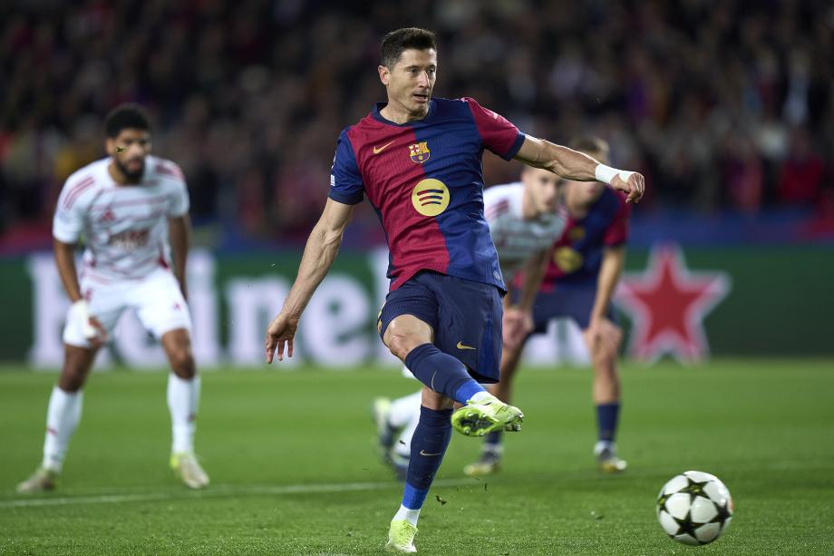 欧冠-莱万斩获个人欧冠百球 巴萨3-0完胜布雷斯特