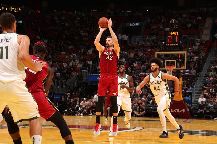 利拉德37+12巴特勒23+5 雄鹿险胜热火提前晋级