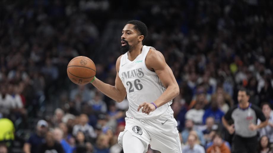 欧文23分布伦森37分 独行侠四人20+轻取尼克斯