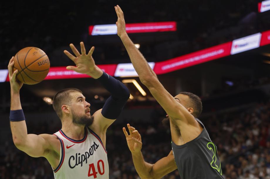 爱德华兹21+4哈登20+11 森林狼1分险胜快船