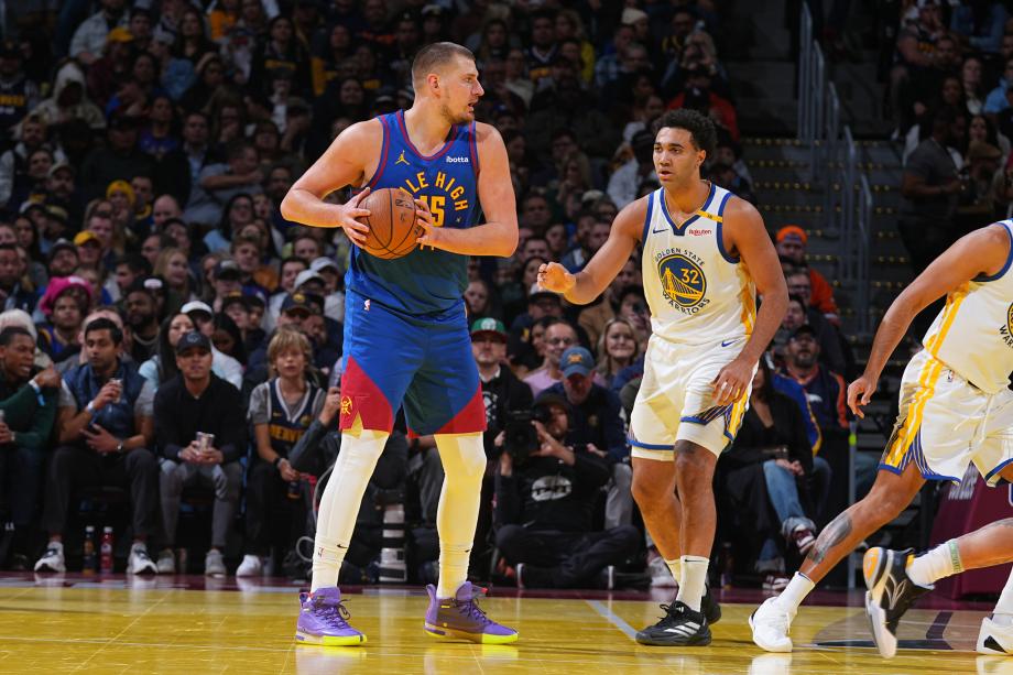 约基奇38+10+6库里24+7+11 掘金逆转送勇士5连败