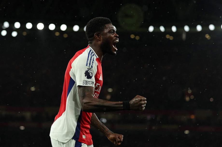 廷伯萨利巴建功 阿森纳2-0曼联送阿莫林首败