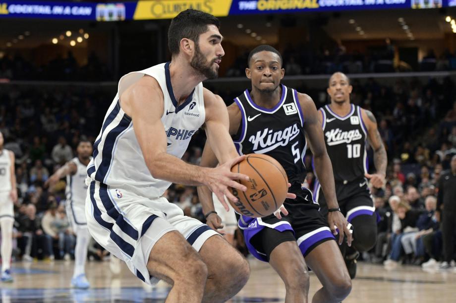 灰熊115-110险胜国王8战7胜 萨城三巨头61分