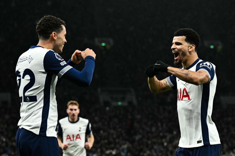 英超-帕尔默双响 进球大战切尔西4-3热刺