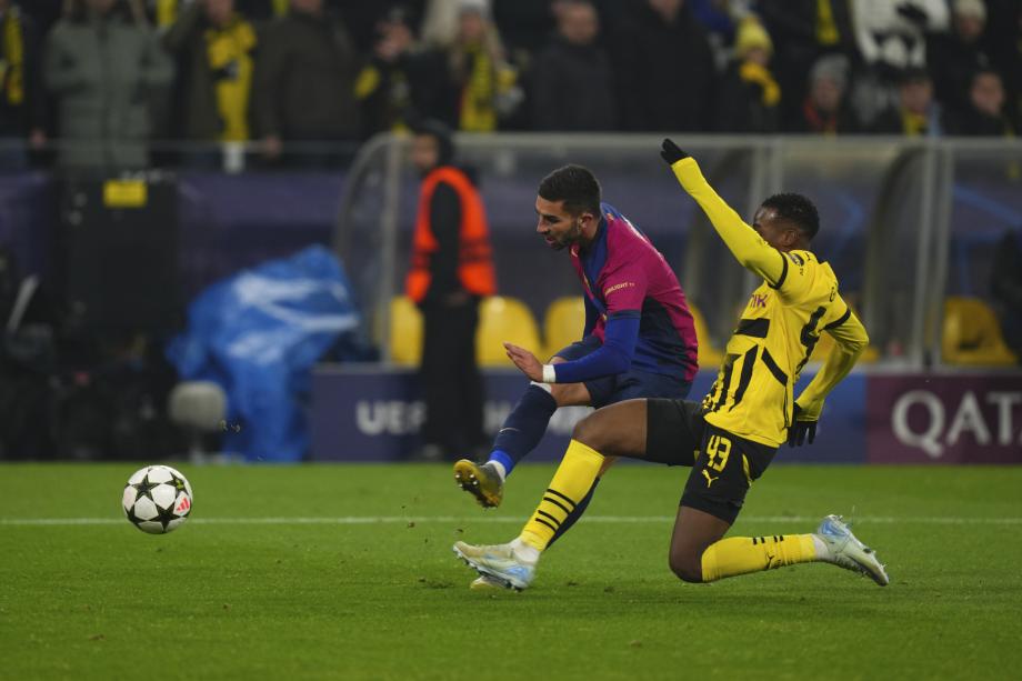 欧冠-费兰双响拉菲尼亚建功 巴萨3-2多特