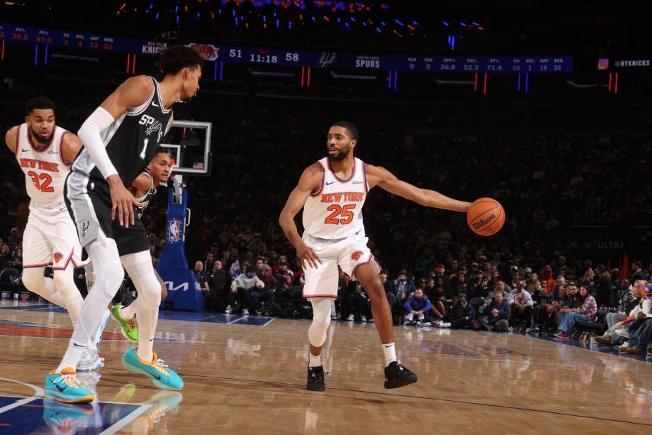 布里奇斯41分文班空砍42+18 尼克斯险胜马刺