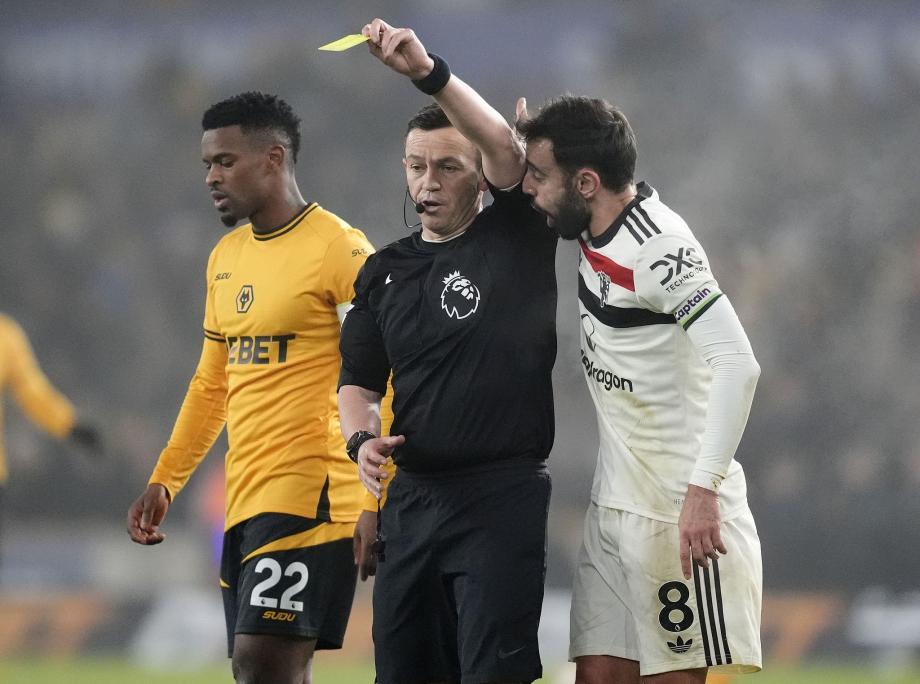 英超-库尼亚角球破门 十人曼联0-2不敌狼队