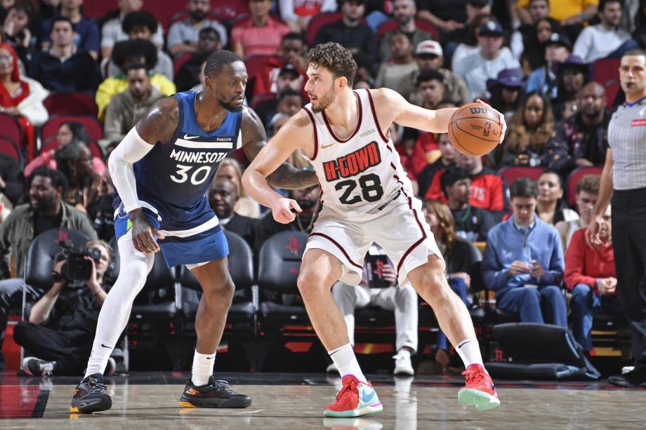 爱德华兹三分准绝杀申京38+12 森林狼大逆转火箭