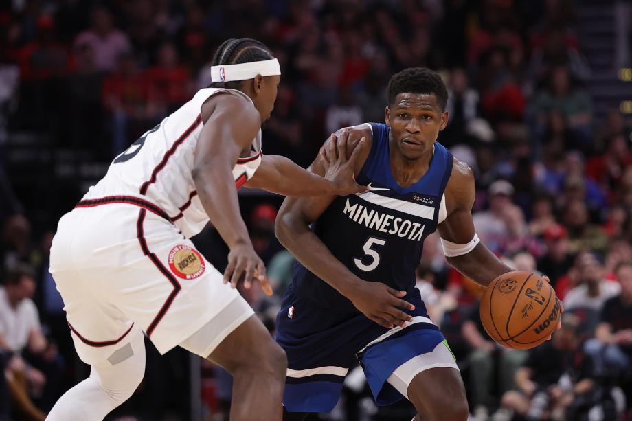 爱德华兹三分准绝杀申京38+12 森林狼大逆转火箭