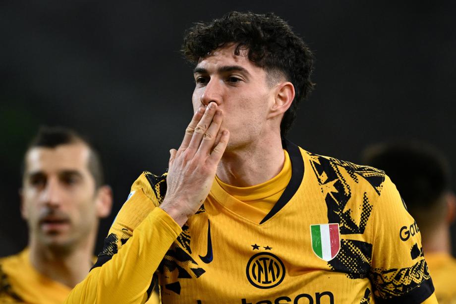 劳塔罗破球荒 国米3-0卡利亚里落后榜首1分