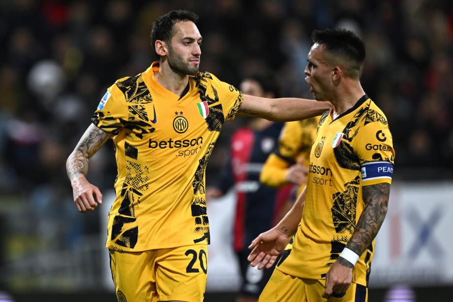 劳塔罗破球荒 国米3-0卡利亚里落后榜首1分