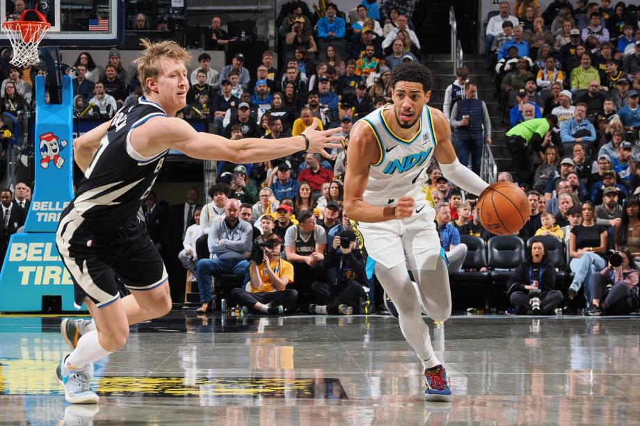 字母哥30+12马图林25分 雄鹿客场逆转步行者