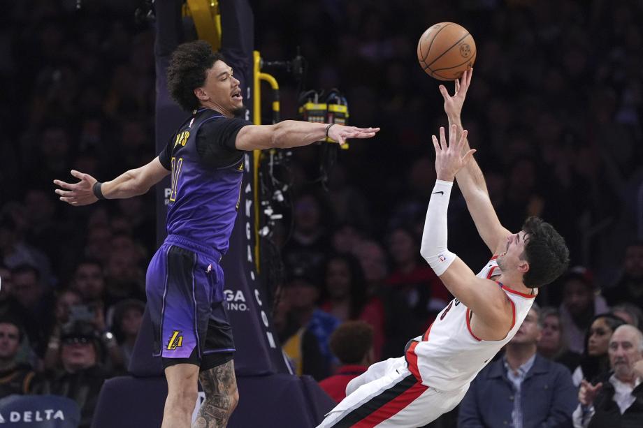 詹姆斯38+8西蒙斯23分 浓眉缺阵湖人胜开拓者