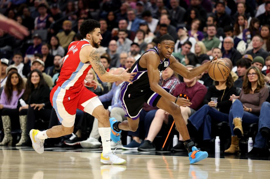 小萨博尼斯两双蒙克31+6 国王6人上双力擒灰熊