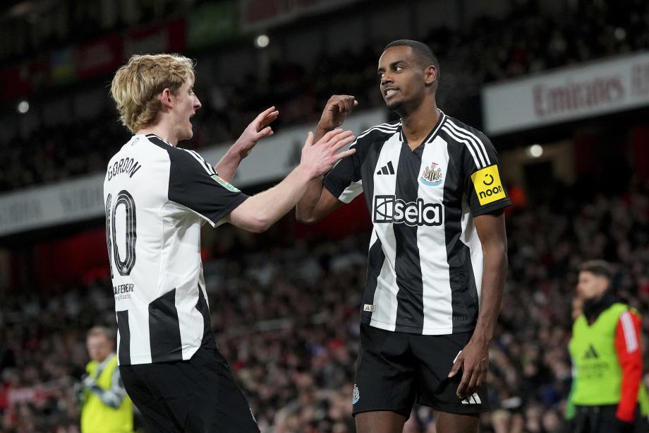 联赛杯-伊萨克破门 纽卡客场2-0阿森纳占先机