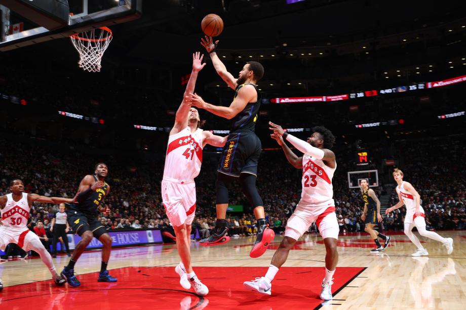 巴恩斯23分库里26+7+7 猛龙6人上双险胜勇士