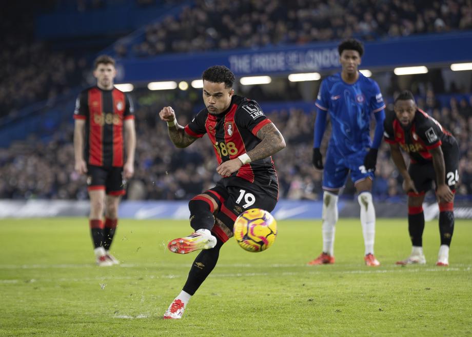 英超-詹姆斯任意球绝平 切尔西2-2伯恩茅斯