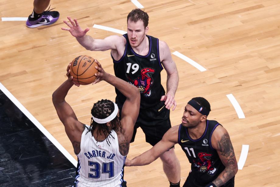 巴雷特19+8班凯罗26+12 猛龙21分逆转送魔术4连败