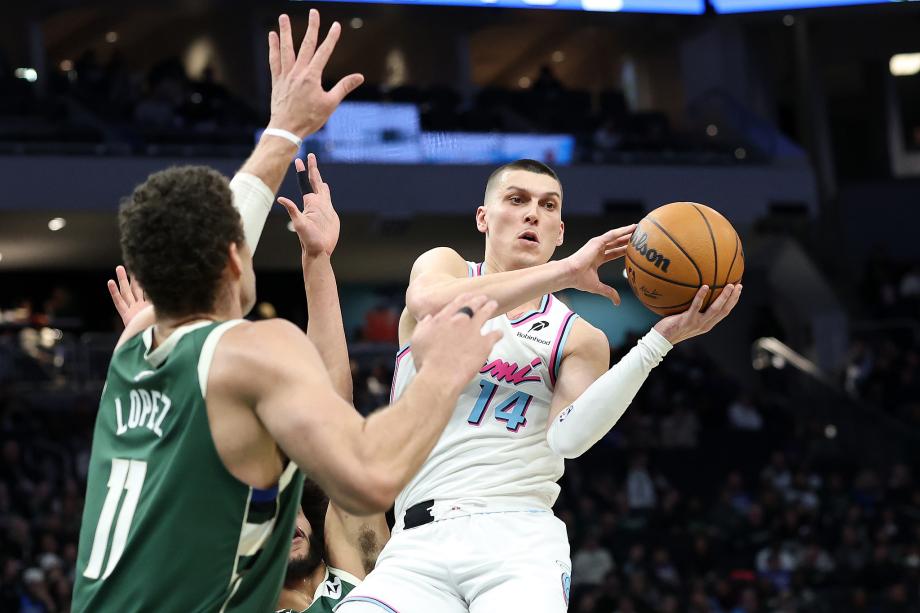 字母哥25+12利拉德29+9+11 雄鹿大胜热火五连胜