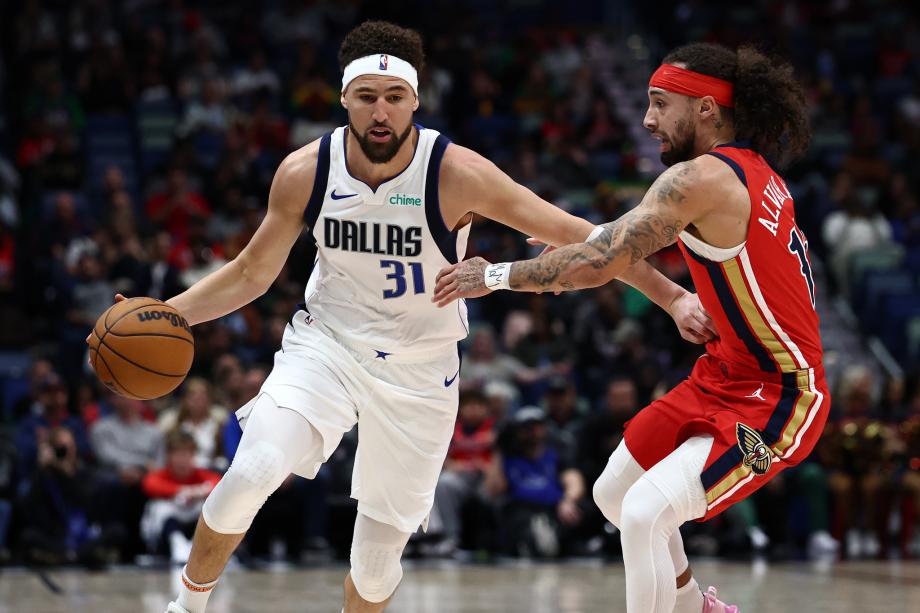 欧文25+9华盛顿25+14 独行侠客场1分险胜鹈鹕