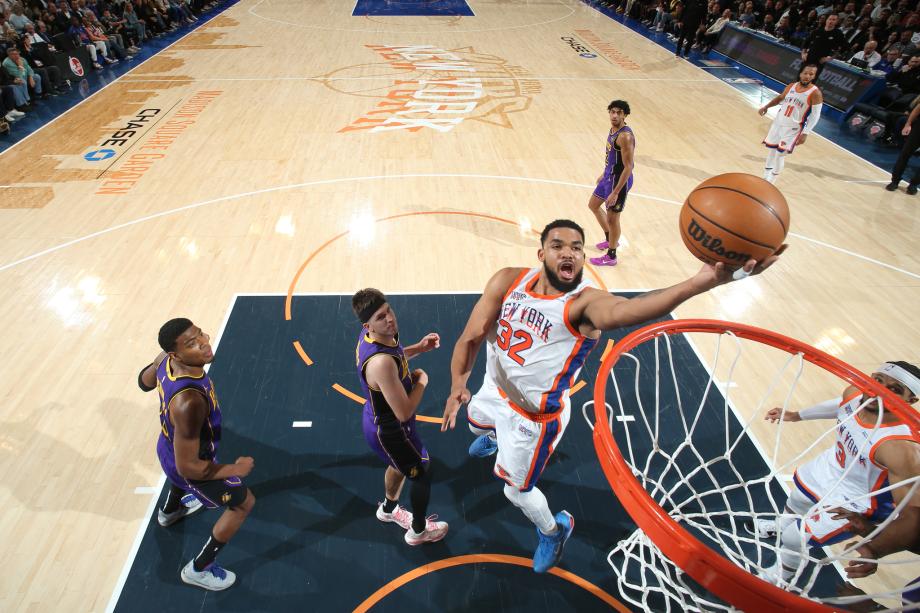 詹姆斯33+11+12哈特26+13+11 湖人胜尼克斯