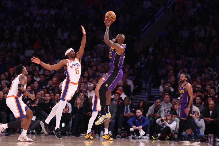 詹姆斯33+11+12哈特26+13+11 湖人胜尼克斯