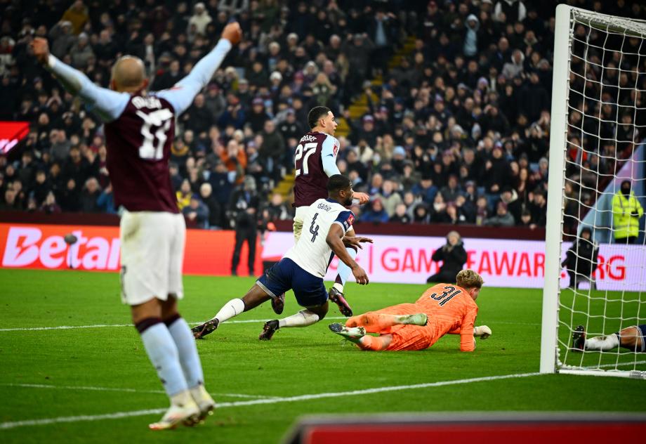 足总杯-拉姆塞闪击罗杰斯传射 热刺1-2维拉