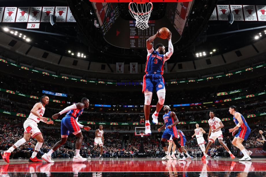 坎宁安20分比斯利三分里程碑 活塞客胜公牛