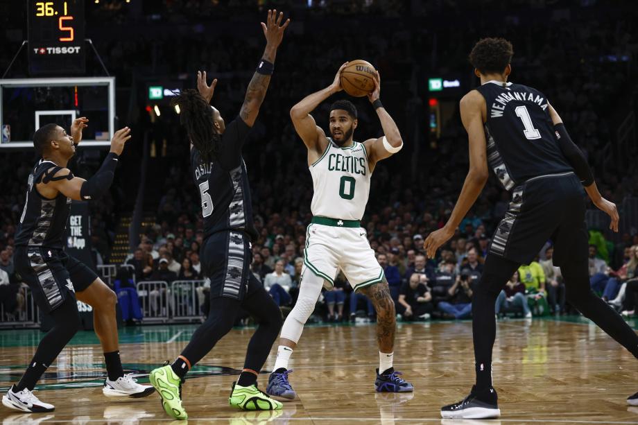 塔图姆32+14文班17+13 绿军主场力克马刺