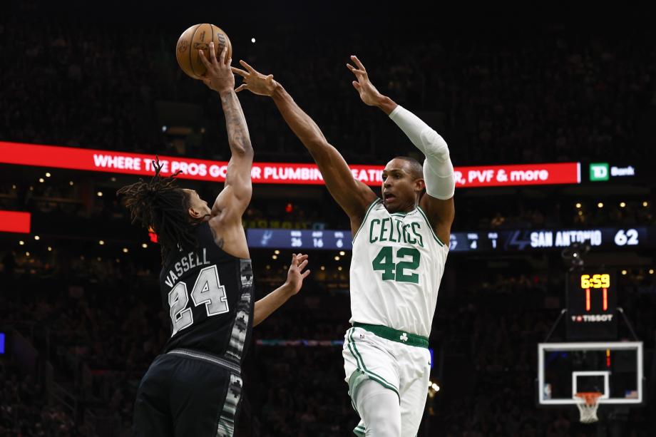 塔图姆32+14文班17+13 绿军主场力克马刺